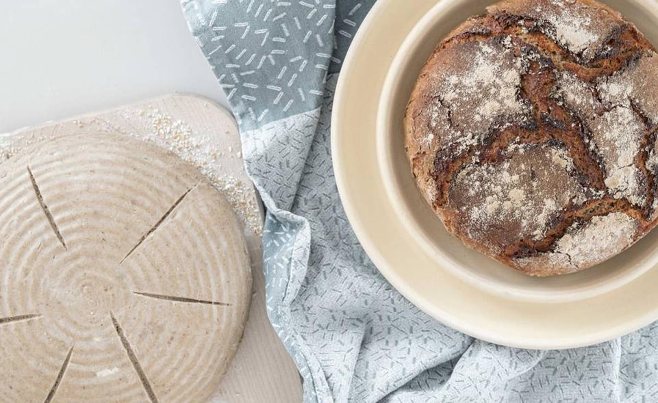 Einfachheit trifft Perfektion: Die BREAD&CAKE XL patentierte Backplatte von Denk Keramik