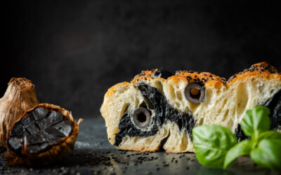Focaccia mit schwarzem Knoblauch: Marmoriert & unwiderstehlich aromatisch