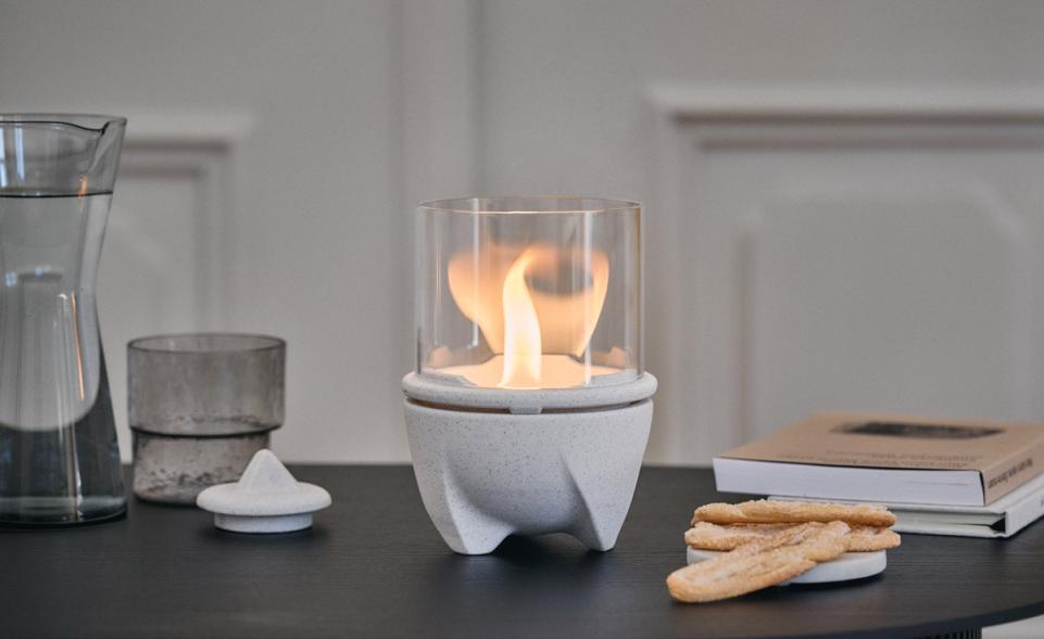 Schmelzfeuer Indoor Albicium mit Windglas-Aufsatz